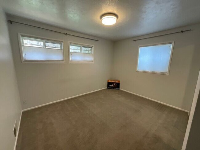 Building Photo - 4 Bedroom 2 Bath 2 Car Garage Home- Dog Friendly and RV parking.