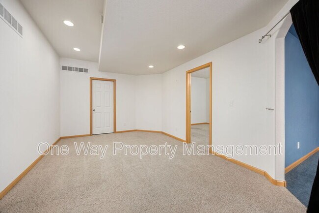 Building Photo - 6205 W 7th St