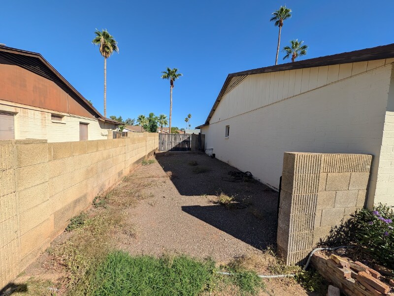 Building Photo - 4909 E Presidio Rd