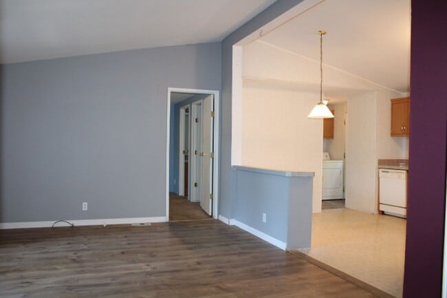 Building Photo - 5266 Sunset Dr