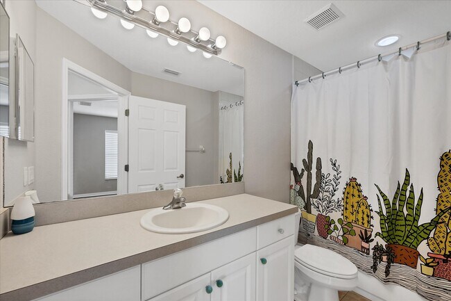 Building Photo - 2821 Embassy Rd