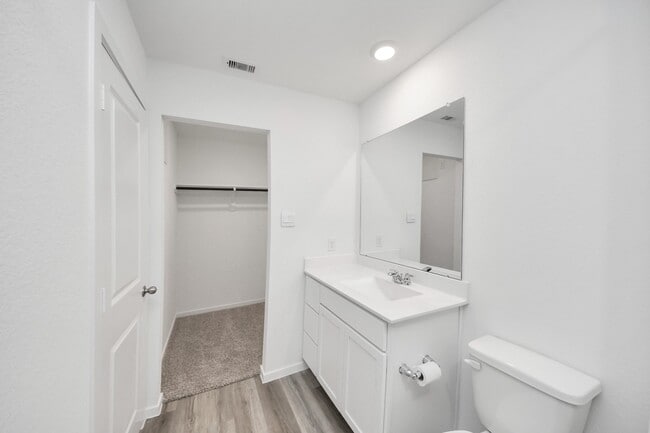 Building Photo - 1006 Moon Drop Ln