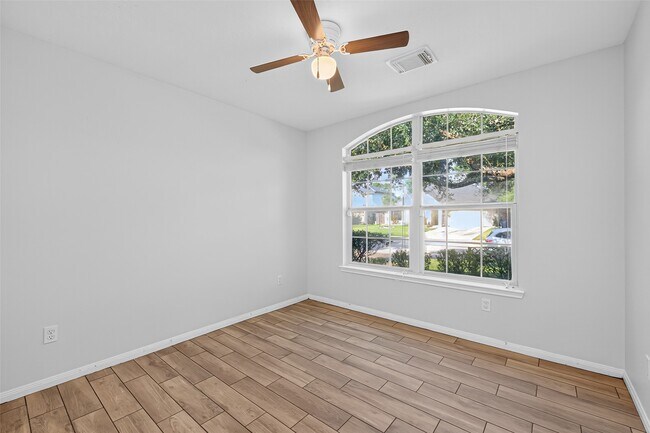 Building Photo - 16414 Sylvan Dale Dr