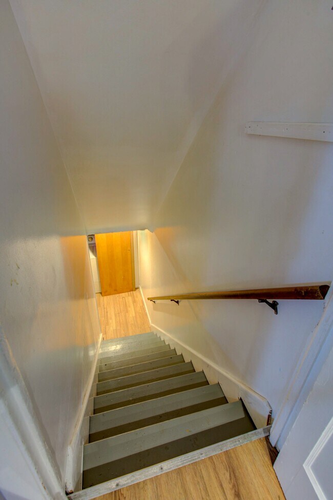 Building Photo - 824 Wabank St