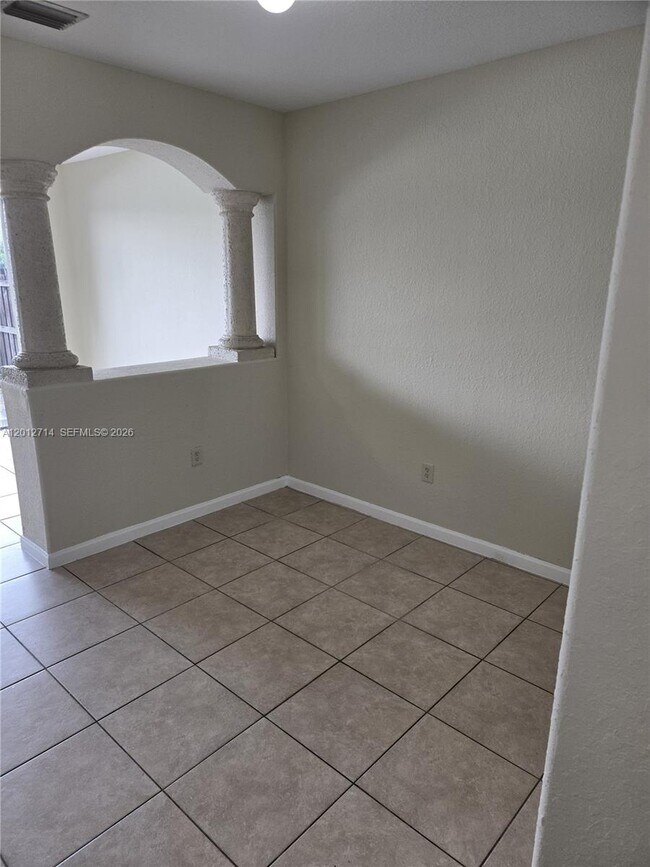 Building Photo - 1442 SE 24th Ct