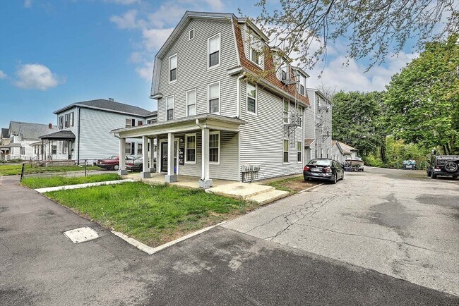 Primary Photo - 458 Weir St