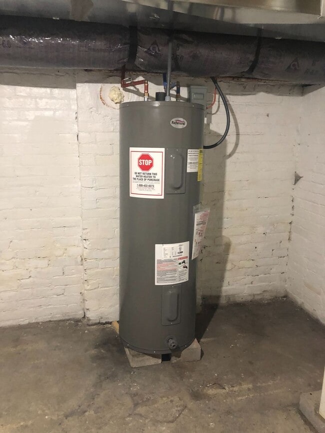 Building Photo - 239 N Tacoma Ave