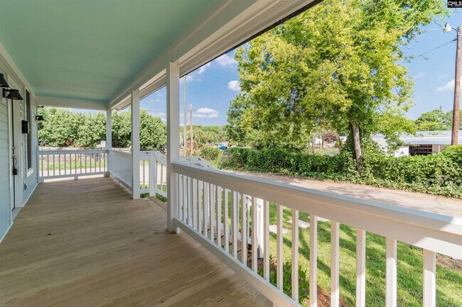 Building Photo - 306 Picadilly St