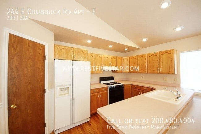 Building Photo - 246 E Chubbuck Rd