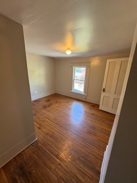 Building Photo - 46 Alexander St