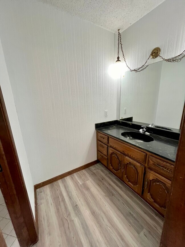 Building Photo - 14731 E 96th St N