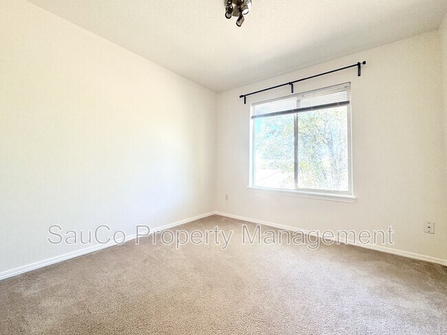 Building Photo - 12405 SW Cady Ln