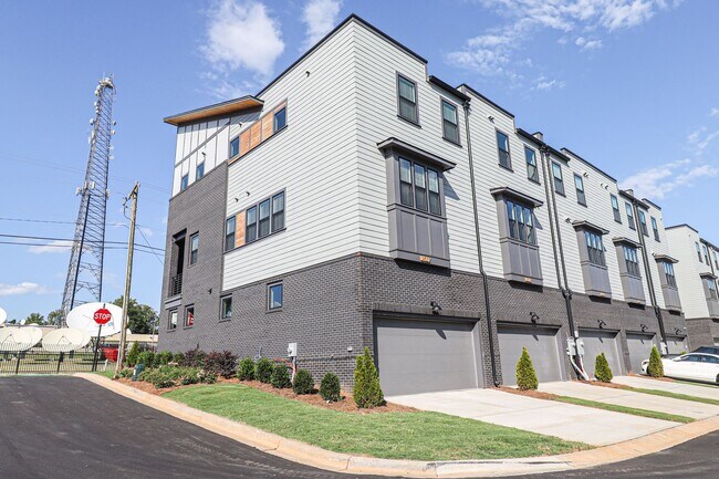 Building Photo - Luxury New Construction Townhome in Bryant...