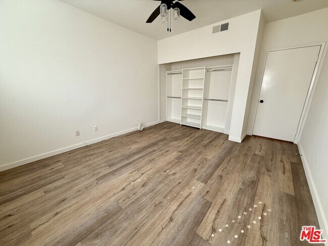 Building Photo - 10215 Variel Ave