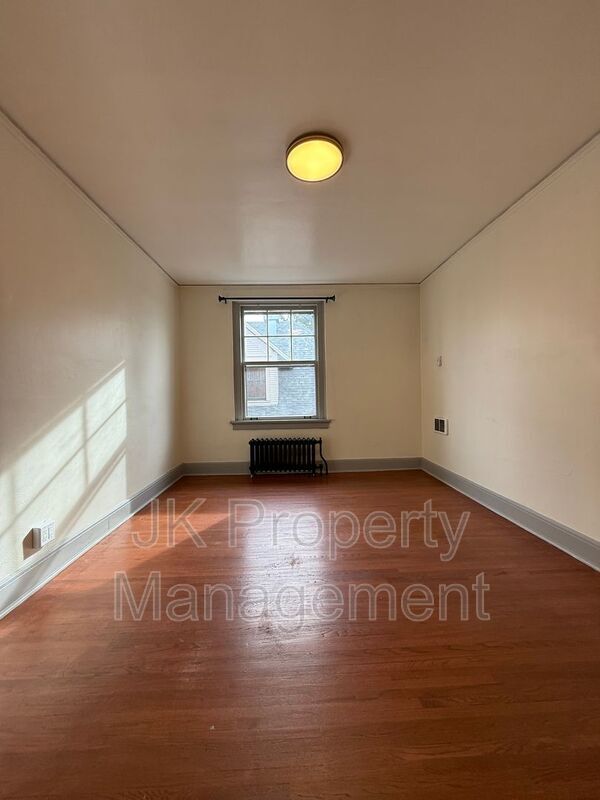 Building Photo - 310 5th St N