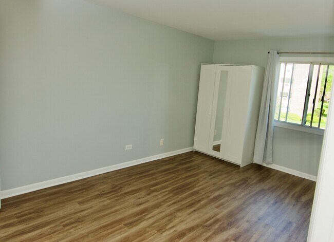 Building Photo - 10347 Dearlove Rd