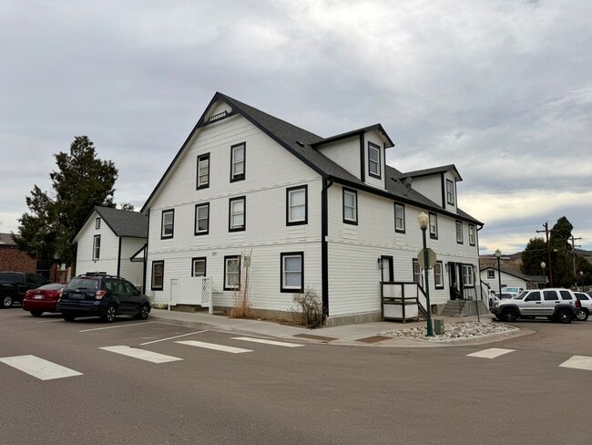 Building Photo - 319 Jerry St