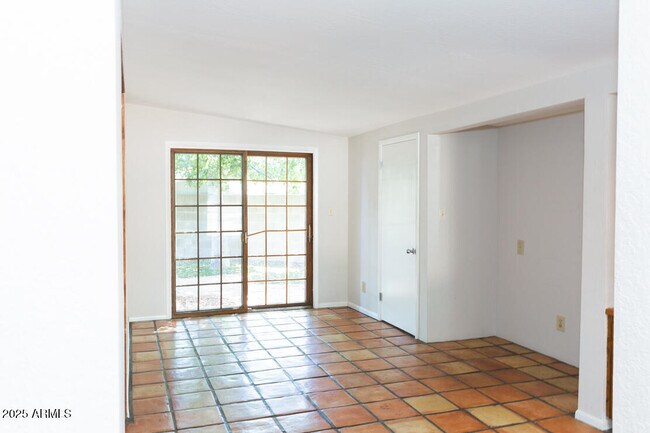 Building Photo - 2601 N 68th Pl