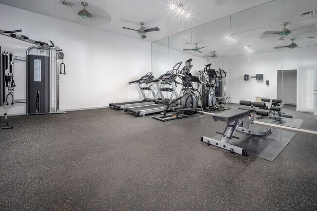 Building Photo - * $300 Off April and May Rent * Beautiful 1 bedroom apartment *