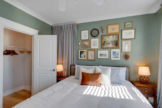 Building Photo - 615 E 33rd St