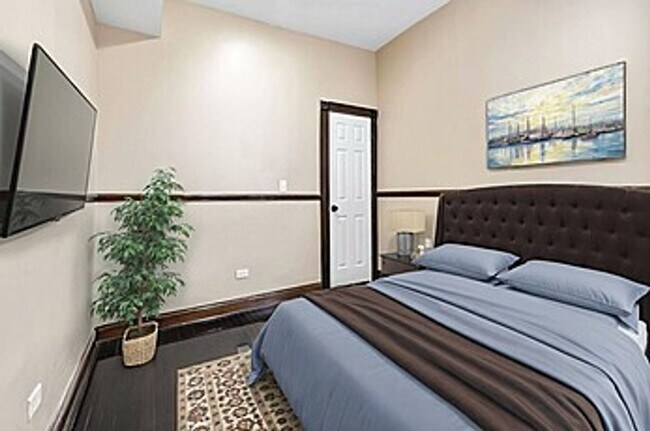 Building Photo - 1826 S Drake Ave