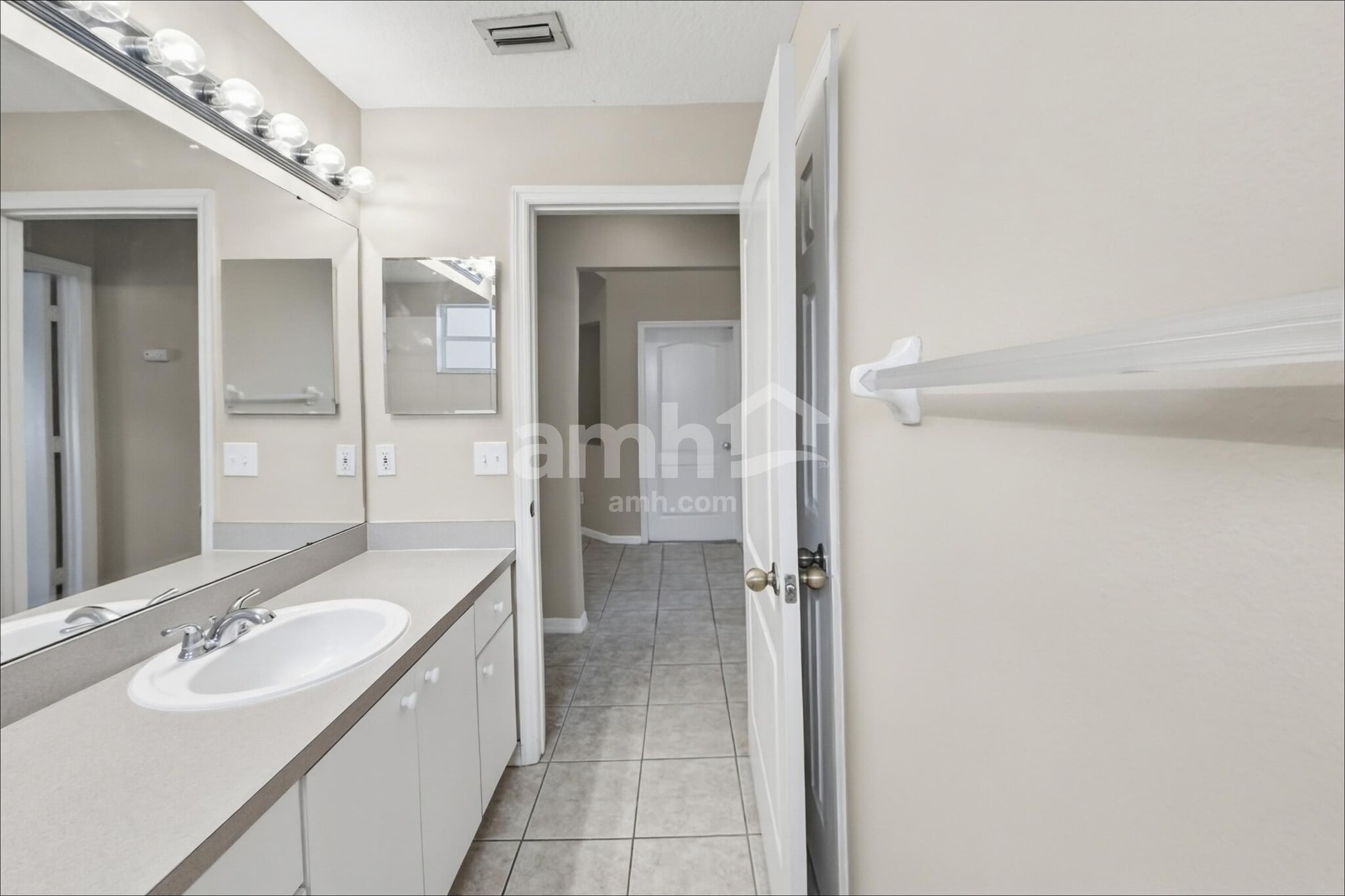 Building Photo - 24540 Laurel Ridge Dr