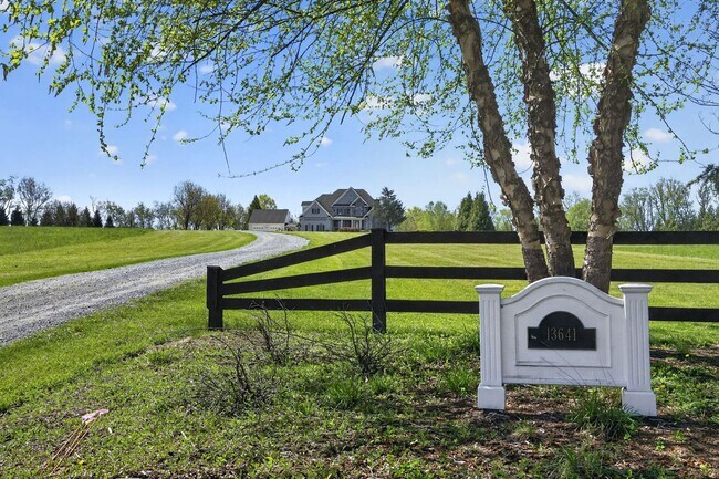 Building Photo - 13641 Breezy Meadow Ln