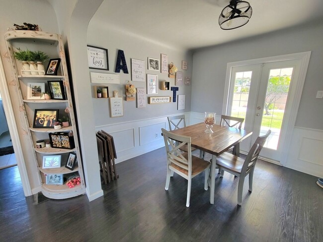 Building Photo - Great Single Family Home in West Long Beach