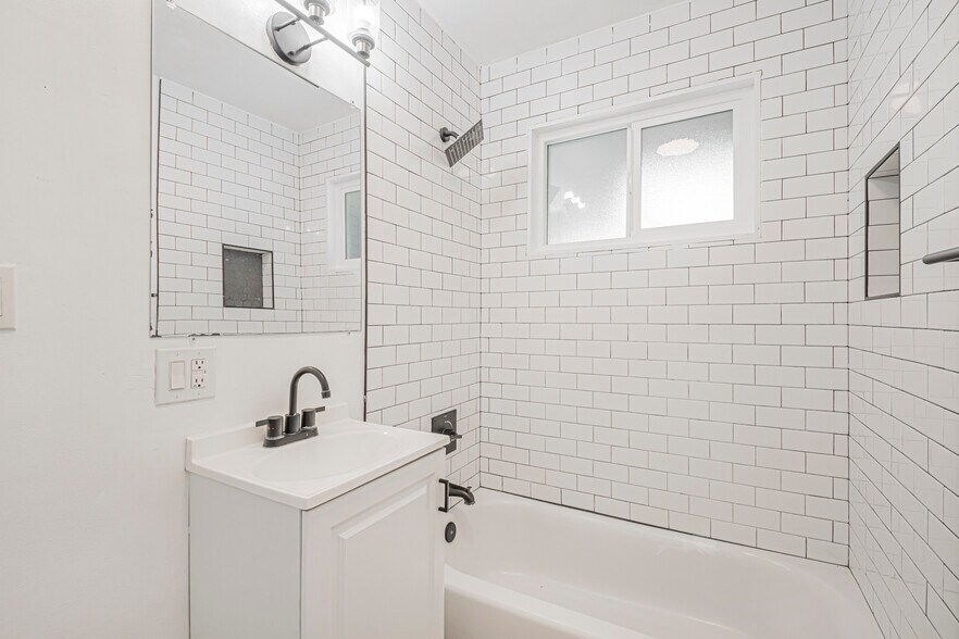 Building Photo - 6315 Cherry Ave