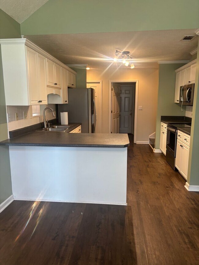 Building Photo - 549 Calbrieth Way