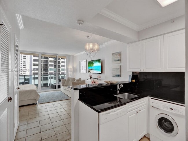 Building Photo - 2501 S Ocean Dr