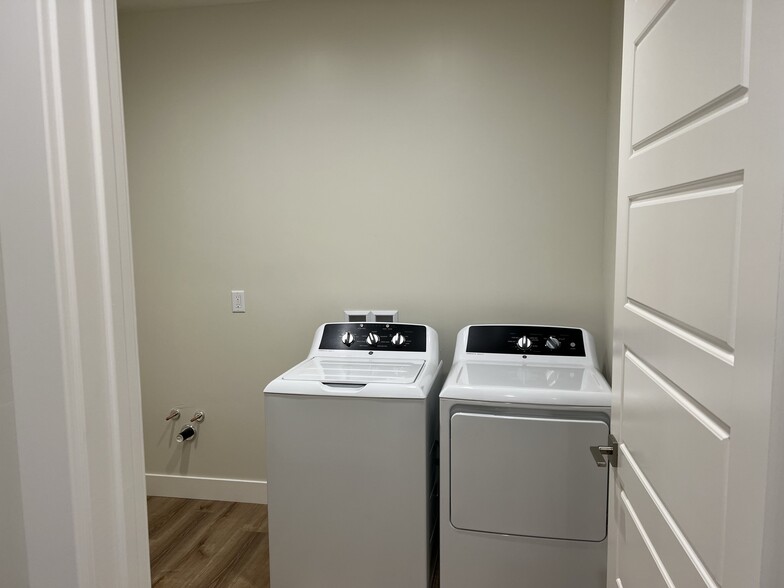 Building Photo - 2744 W Columbo Ln