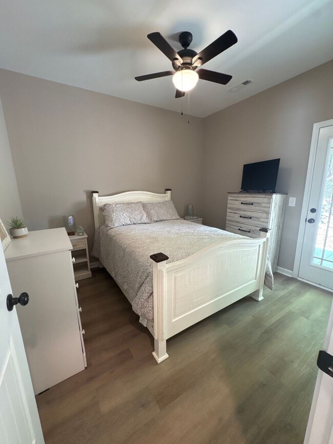 Building Photo - 513 Westend Cir