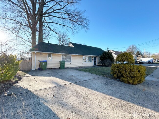 Primary Photo - 122 Vineyard Rd