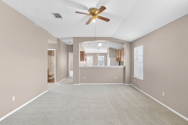 Building Photo - FREE First Month's Rent!