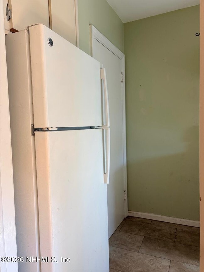 Building Photo - 2842 Sydney St