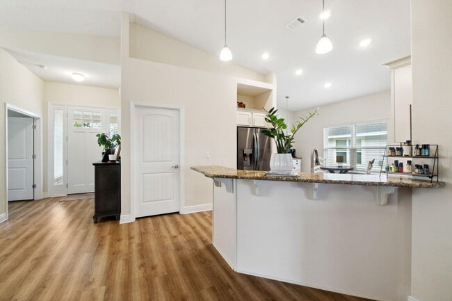 Building Photo - 585 Riverwalk Cir