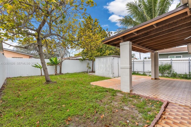 Building Photo - 310 SW 76th Ct