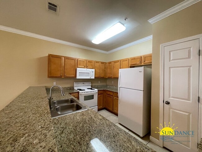 Building Photo - Charming 3 Bedroom Townhouse in Fort Walton!