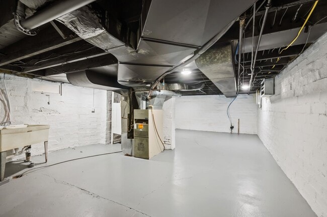 Building Photo - SCORE $500 OFF 1ST MONTH OF RENT THRU 7/31...