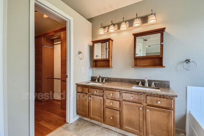 Building Photo - 3764 Seramonte Dr