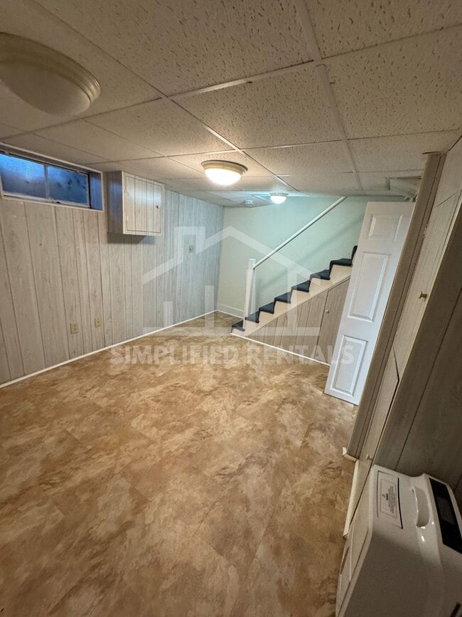 Building Photo - 2 Bedrooms 1 bathroom Unit available in Wa...