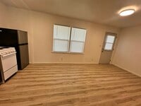 Building Photo - 525 E Omaha St