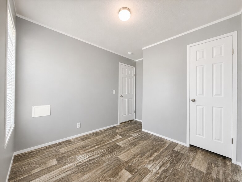 Building Photo - 11853 Cascade Cir
