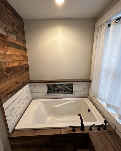 Building Photo - 118 Loizos Dr NW