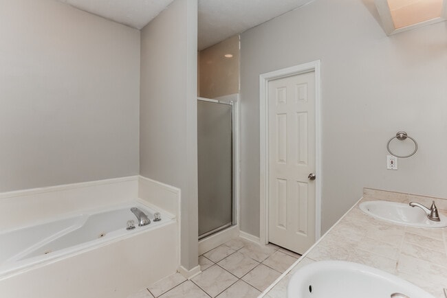 Building Photo - 614 Camdenpark Dr