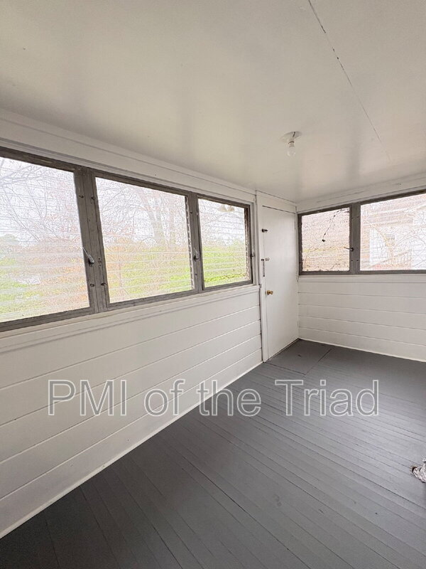 Building Photo - 1110 Adams St