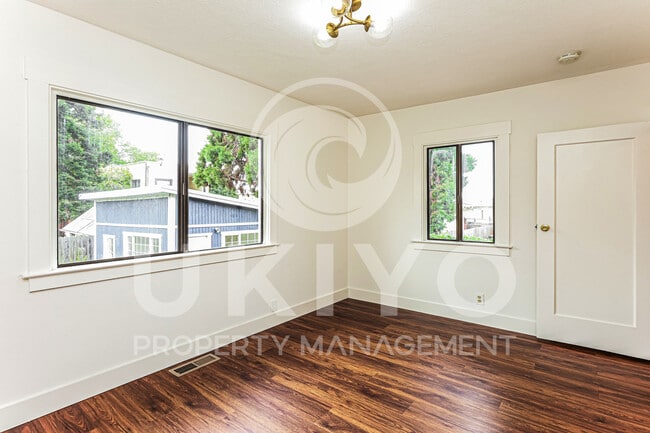 Building Photo - 891 57th St