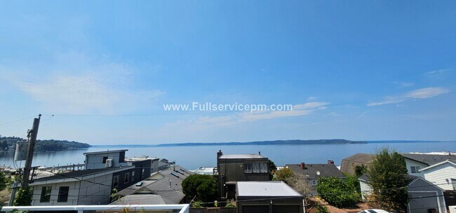 Building Photo - Quiet and charming 1 bedroom 1 bath DS apartment in Redondo Beach house