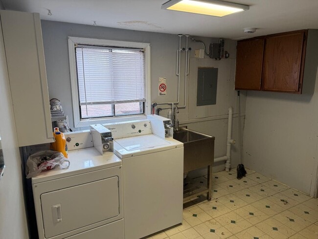 Building Photo - 5033 W 82nd Ct